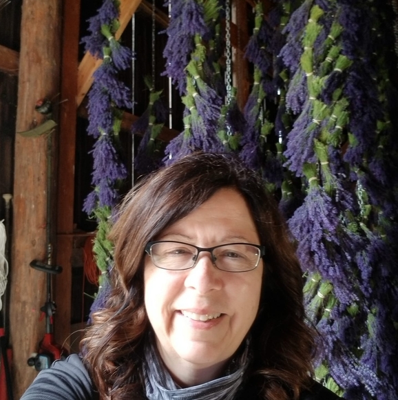 Profile Picture of Carrie Chapinski (@carieski) on Poshmark