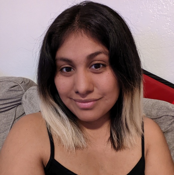 Stephanie Pass - Poshmark Profile Picture of Stephanie Pass (@stephaniepass1) on Poshmark