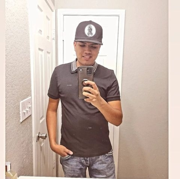 Profile Picture of Alexis Leos (@alexisleos0406) on Poshmark