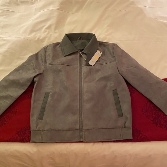 Monsio Bropleh - Poshmark Profile Picture of Monsio Bropleh (@ramonbrop8) on Poshmark