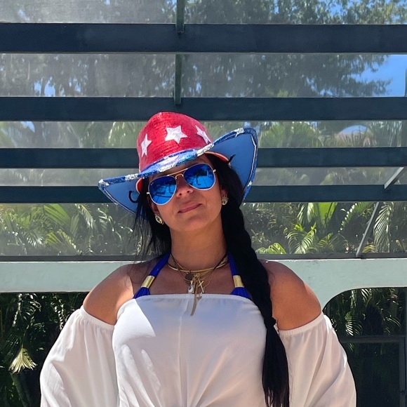 Profile Picture of Glendalyn Hernandez (@m74posada) on Poshmark