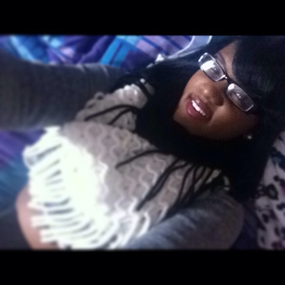 Profile Picture of Aaliyah Andrews (@xxliyah) on Poshmark
