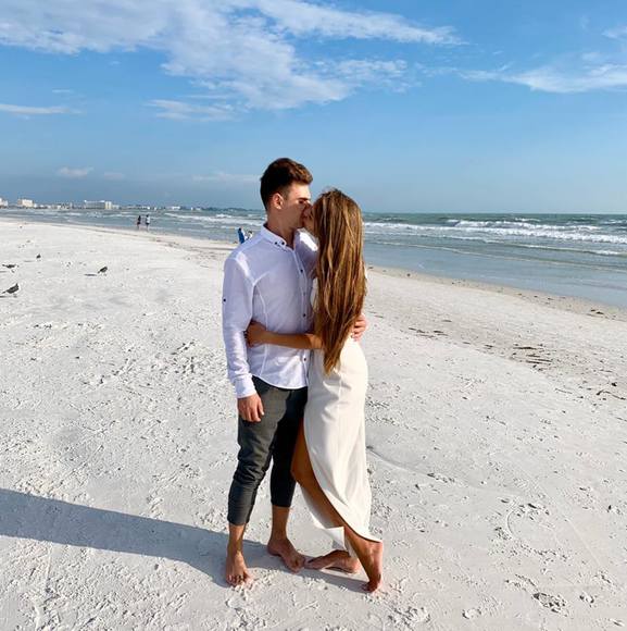 Profile Picture of Angel Grunyuk (@grunyuk) on Poshmark