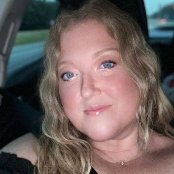 Profile Picture of Tamara Cox (@tamarasummey) on Poshmark
