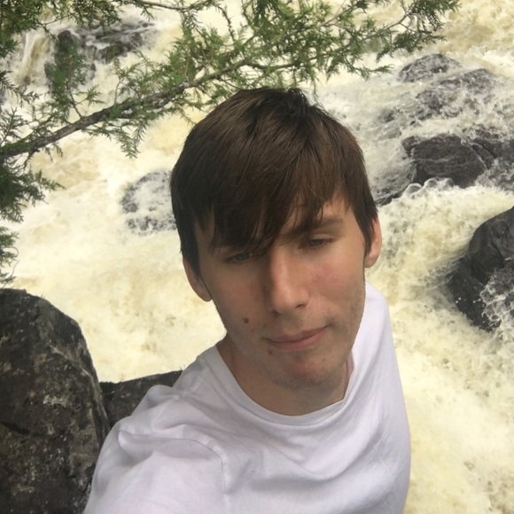 Profile Picture of Reuben Smith (@reubkilla) on Poshmark