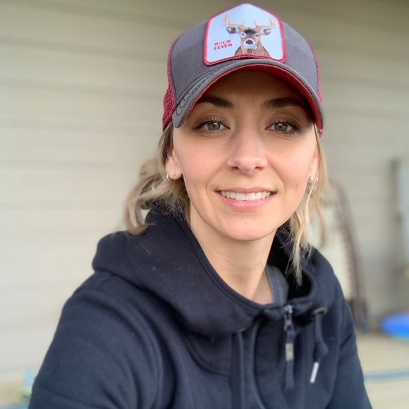 Profile Picture of Andrea Barron (@andyk2) on Poshmark