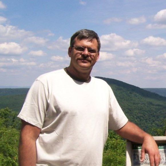 Profile Picture of Carl Griffith (@carl_griffith) on Poshmark