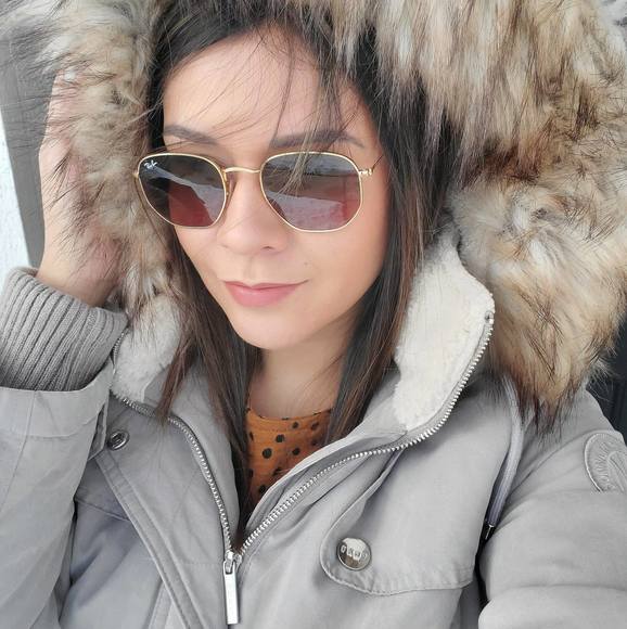 Profile Picture of Débora Tabata (@debby_sjc) on Poshmark