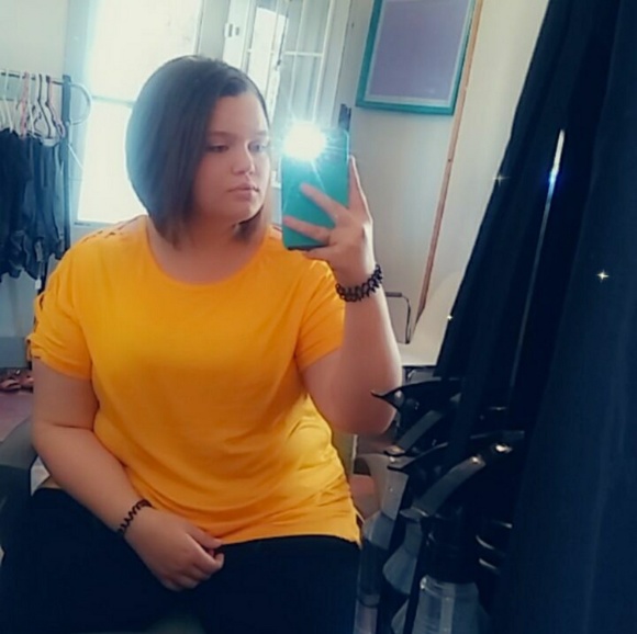 Profile Picture of Sophie Houpe (@sophiemarie0927) on Poshmark