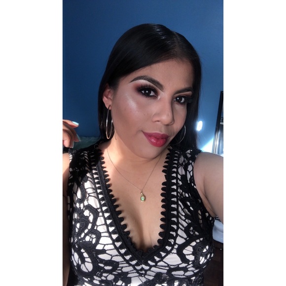 Profile Photo of Elizabeth Luna (@__lunaxo) on Poshmark