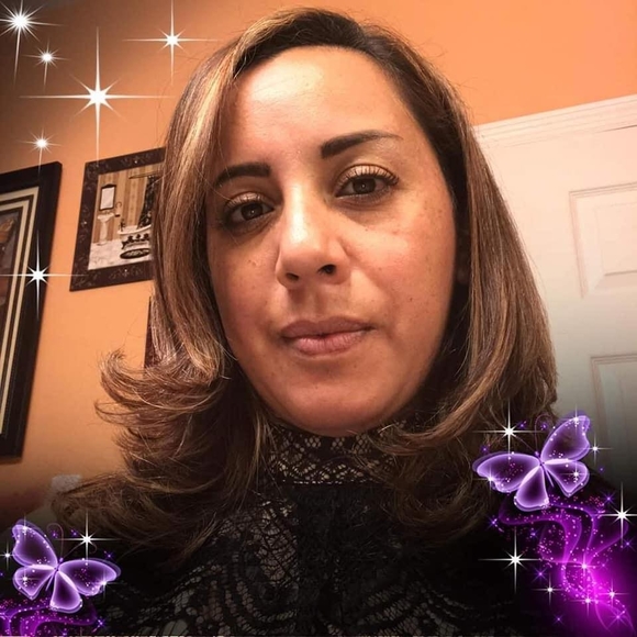Profile Picture of Sonia Freire (@soniafreire) on Poshmark