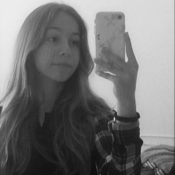 Profile Picture of Lyly Lyly (@lyly_lyly) on Poshmark