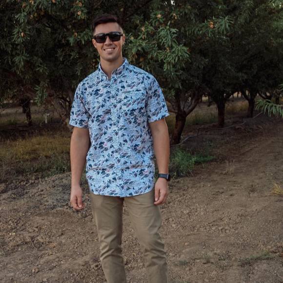 Profile Picture of Albert Flores (@albertflo457) on Poshmark