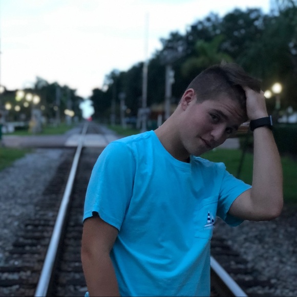 Profile Picture of Andrew Stowe (@andrew_stowe15) on Poshmark
