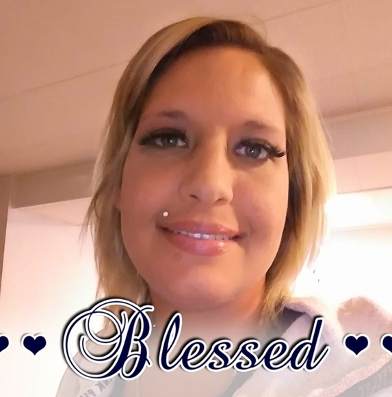 Profile Picture of Cassandra Schwartz (@13cassandrajjj) on Poshmark