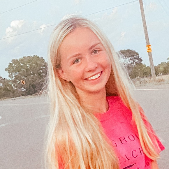 Profile Picture of Lexi Goblet (@lexigoblet) on Poshmark