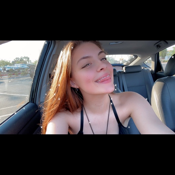 Profile Picture of Hailee Ecret (@haileeecret) on Poshmark