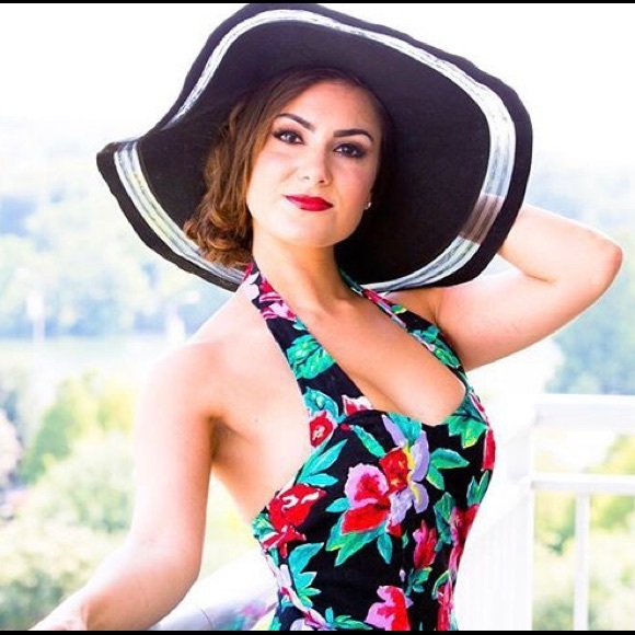 Profile Picture of Adriana Denise (@adriana_denise) on Poshmark