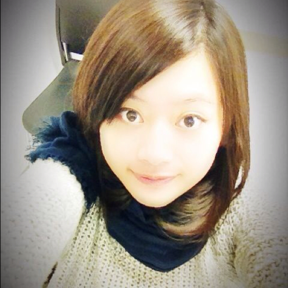 Profile Picture of Yan Zheng (@kari92) on Poshmark