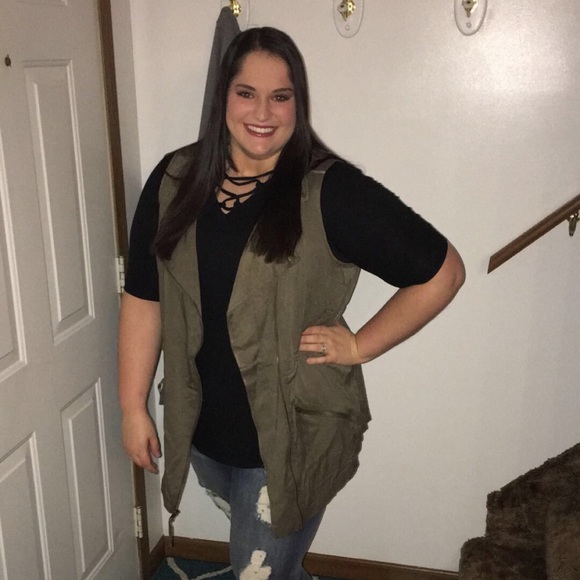 Profile Picture of Brianna Hoback (@b_hoback) on Poshmark