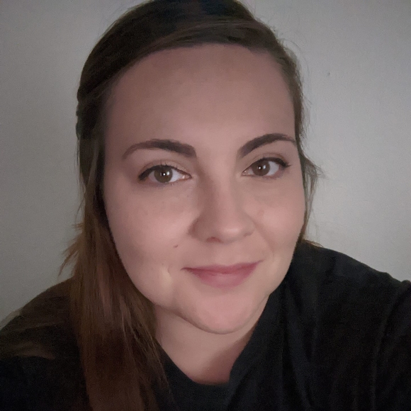 Profile Picture of Liz Mcintire (@lizmac428) on Poshmark