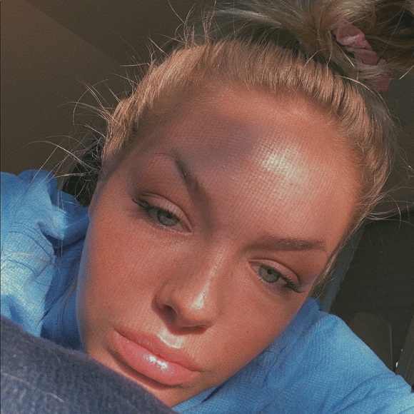 Profile Picture of Jaclyn Bradley (@jaclynbradley) on Poshmark