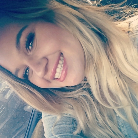 Profile Picture of Brianna Pike (@briannakaepike) on Poshmark