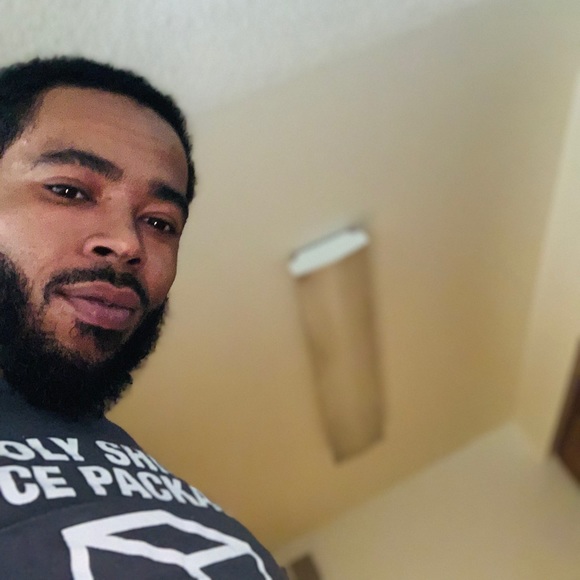 Profile Picture of Darryl Knox (@snottymann) on Poshmark