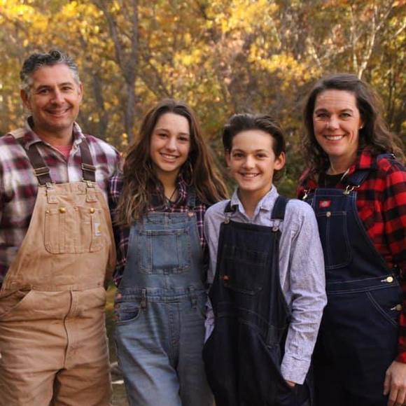 Profile Picture of Michelle Bevard (@odesign604) on Poshmark