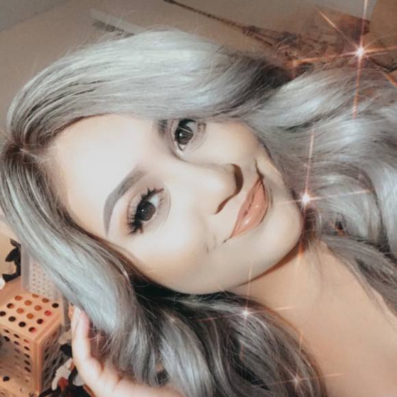 Profile Picture of Samantha Ferrer (@sammyeferrer) on Poshmark