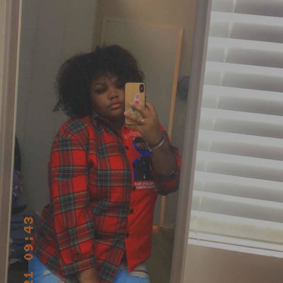 Profile Picture of Miah Terry (@miaht) on Poshmark