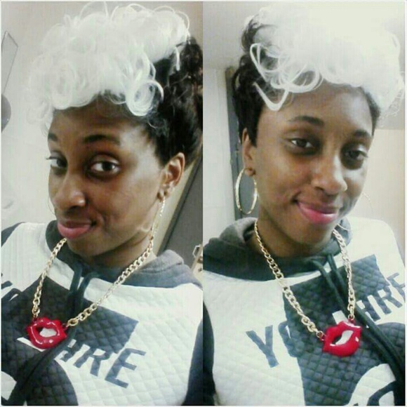 Profile Picture of Amanda Adkins (@_mandy2u) on Poshmark