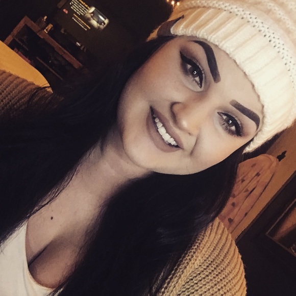 Profile Picture of Kelsey Goad (@kelseygoad) on Poshmark