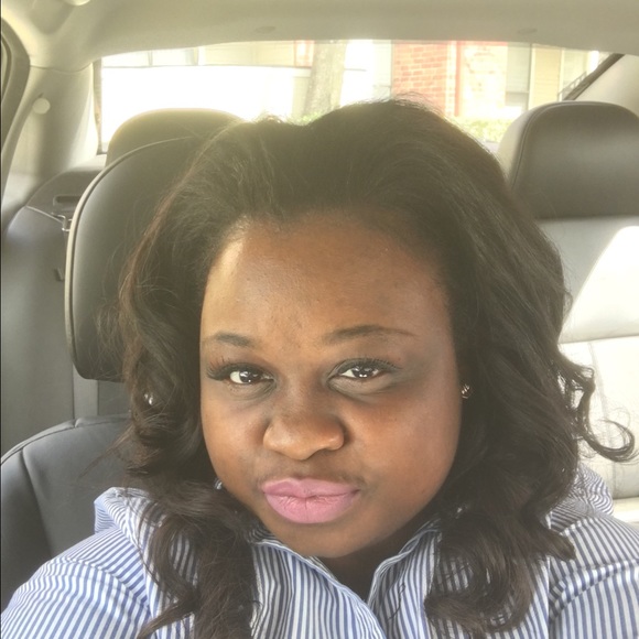 Profile Picture of Camelia James (@cameljames) on Poshmark