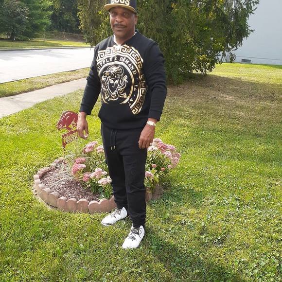 Profile Picture of Chris Miles (@miles3633) on Poshmark