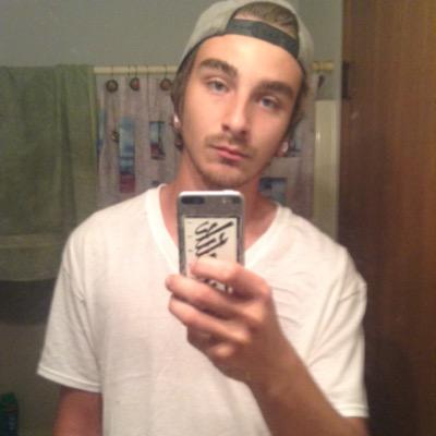 Profile Picture of Mitch Larsen (@mitchl321) on Twitter