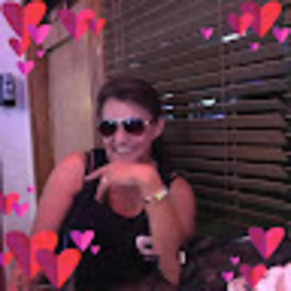 Profile Picture of Lori Nevarez (@lorinevarez) on Poshmark