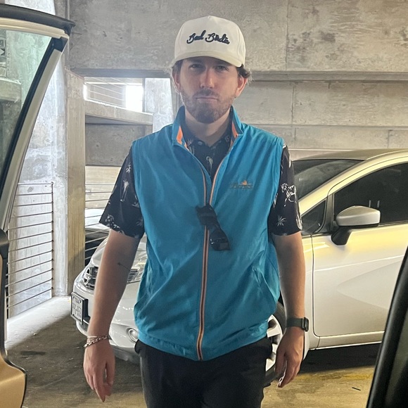 Travis Baranski - Poshmark Profile Picture of Travis Baranski (@travisbaranski) on Poshmark