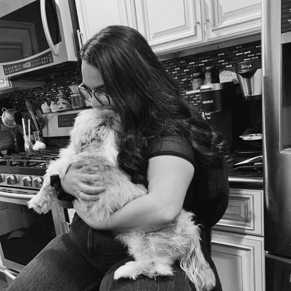 Profile Picture of Raquel Teixeira (@raqueeelt) on Poshmark