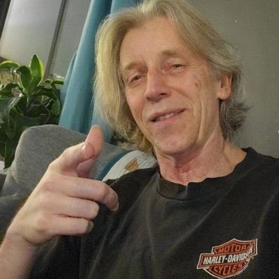 Profile Picture of 𝓹𝓸𝓼𝓽 𝓲𝓻𝓸𝓷𝔂 (@adam_online_) on Twitter