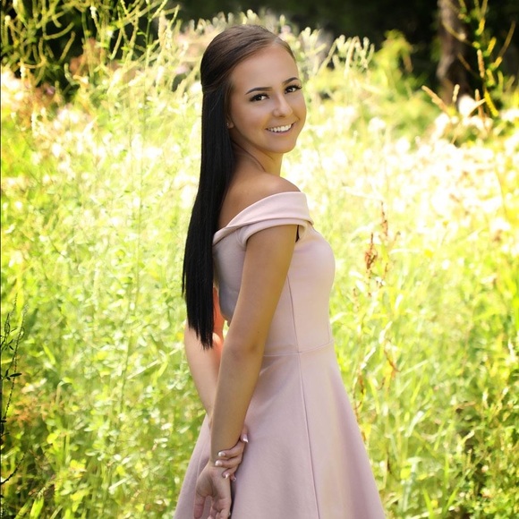Profile Picture of Hailey Hogan (@hailey_hogan) on Poshmark