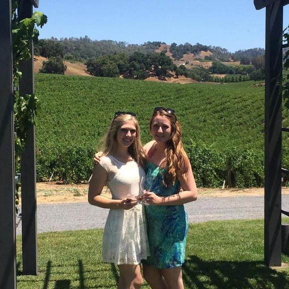 Profile Picture of Danielle Kathryn (@d_kathryn) on Poshmark