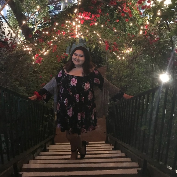 Profile Picture of Jacquelyn Monge (@jacquelynmonge) on Poshmark