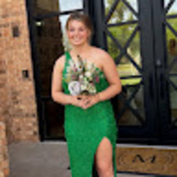 Profile Picture of Haley Mclaughlin (@haleymclaugh844) on Poshmark