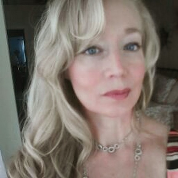 Profile Picture of Kimberly Jaecksch (@kjaecksch) on Poshmark