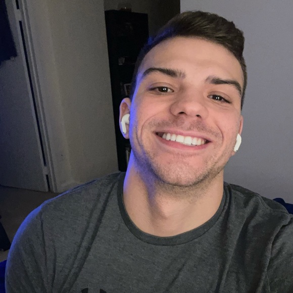 Profile Picture of Shawn Thompson (@smichael96) on Poshmark