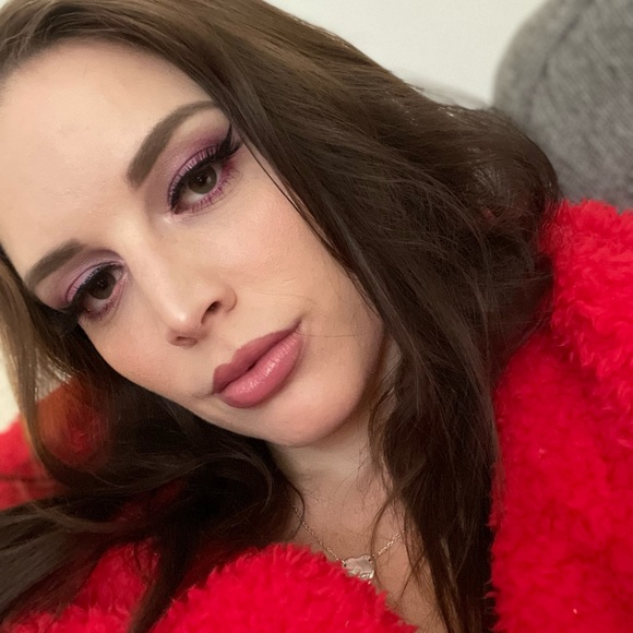 Profile Picture of Courtney Siwek (@csiwek13) on Poshmark