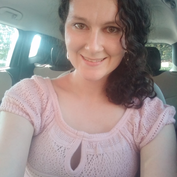 Profile Picture of Arielle Laurito (@armay24) on Poshmark