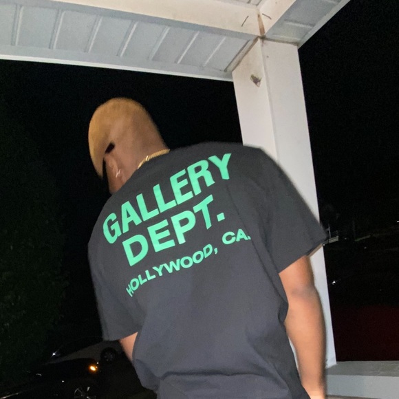 Profile Picture of Jamon Johnson (@1sa1ah1) on Poshmark