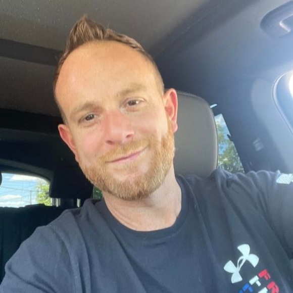 Brandon Keeley - Poshmark Profile Picture of Brandon Keeley (@woosoc28) on Poshmark